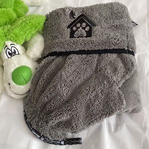 Pet Mitt and Pet Towel by Norwex w/BacLock set. Brand New never used.